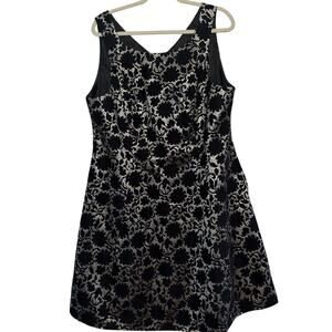 ModCloth Plus Size 1X Black Metallic Silver Lace Illusion Sorrento Swing Dress